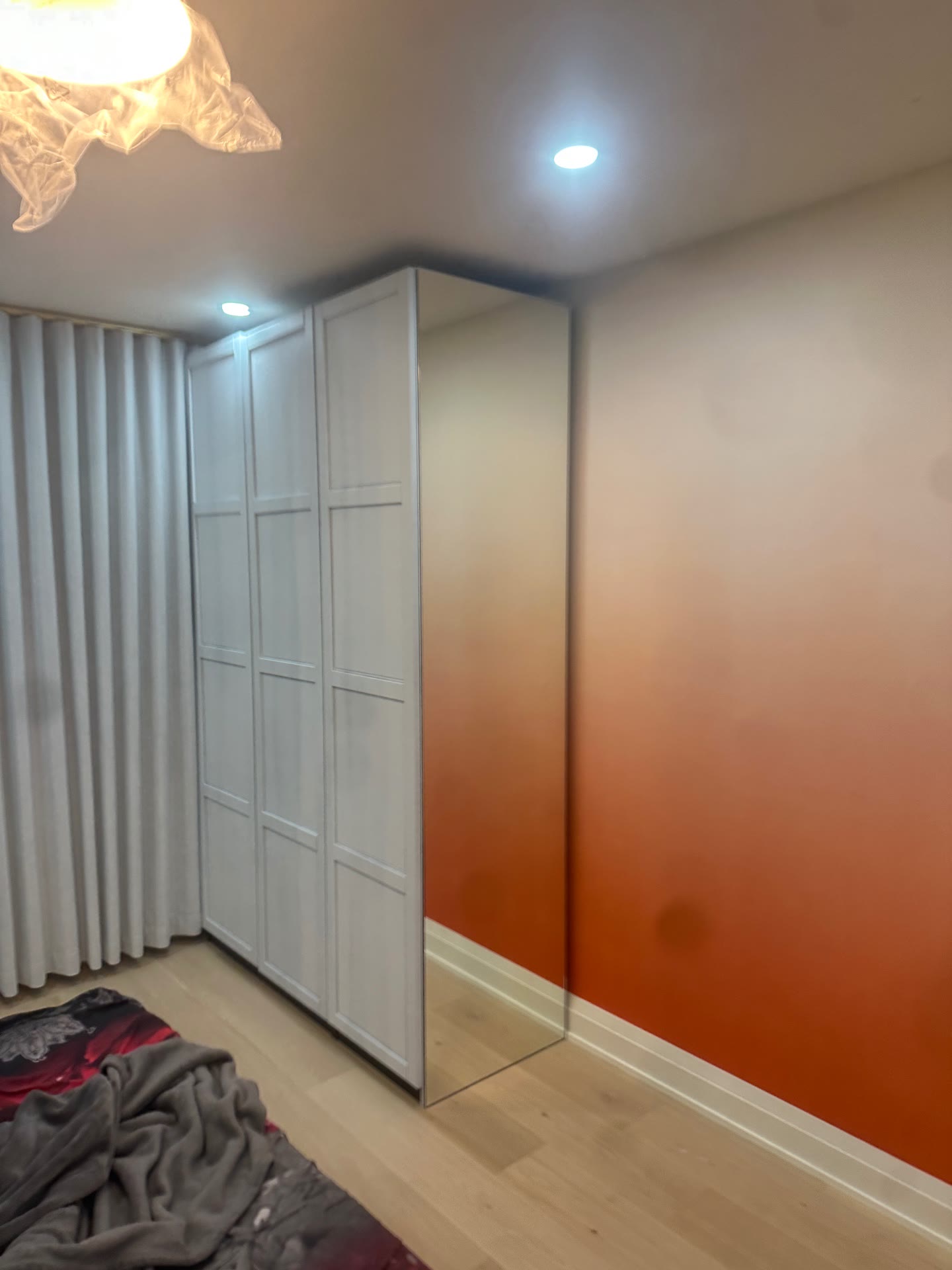 Close view of the wardrobe mirror edge and floor alignment